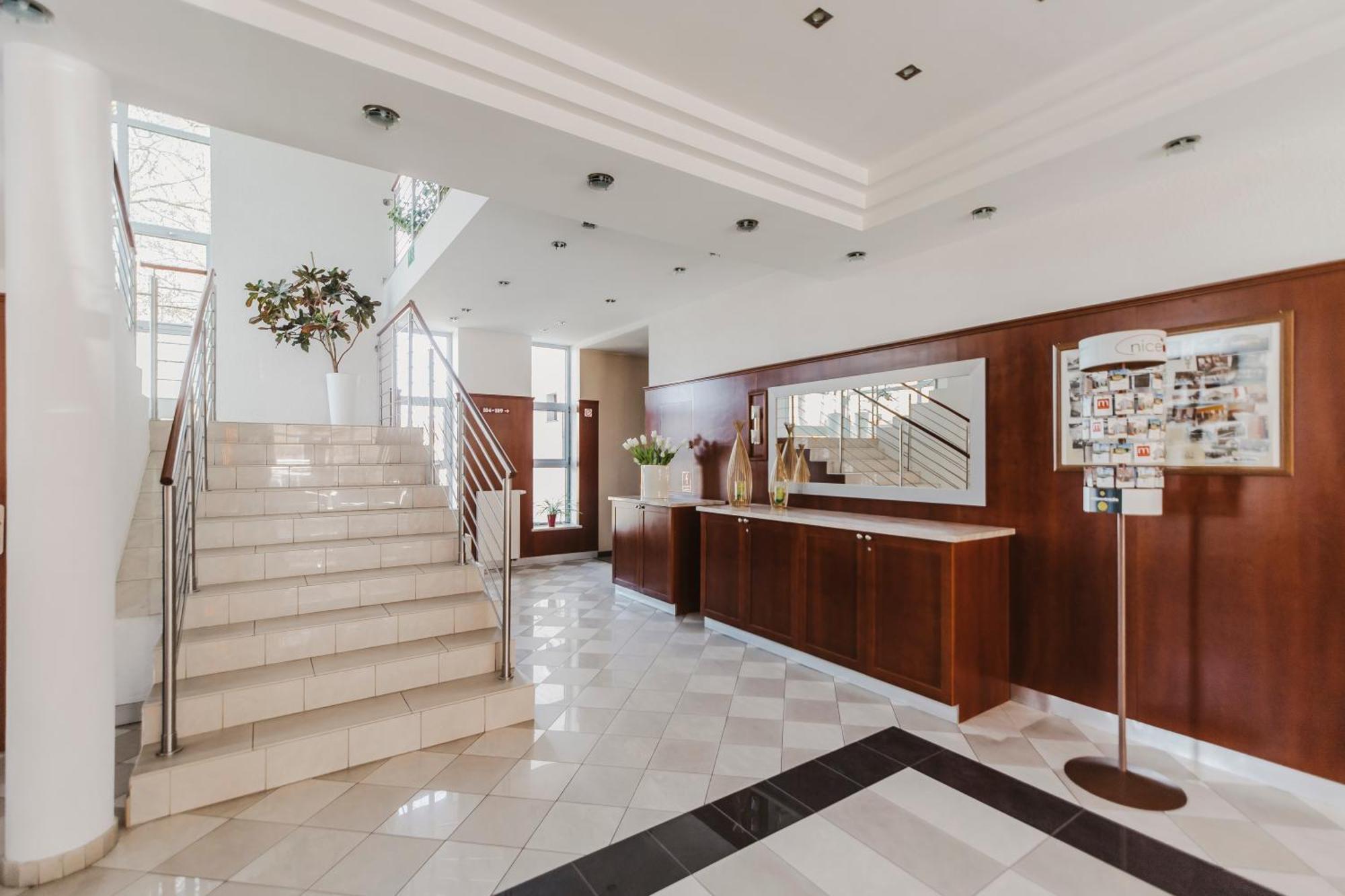 Hotel I Restauracja Borowianka Ostrow Wielkopolski Exterior photo