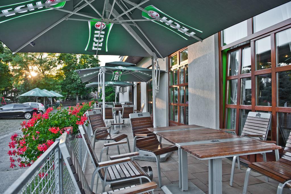 Hotel I Restauracja Borowianka Ostrow Wielkopolski Exterior photo